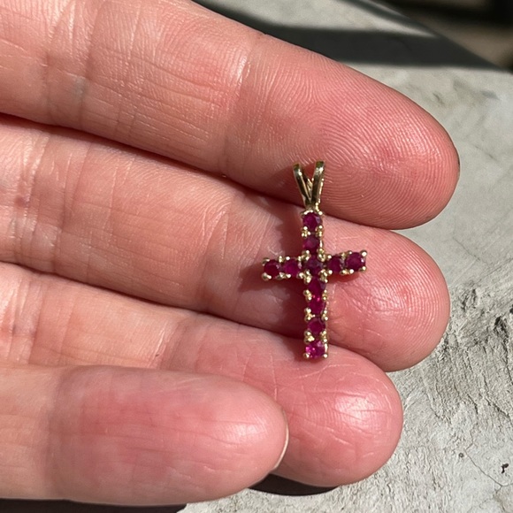 10k Gold Rubies cross - Picture 5 of 11